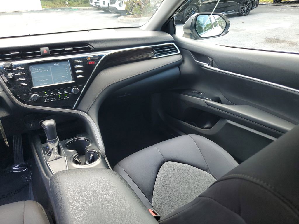 Used 2018 Toyota Camry LE FWD image 16