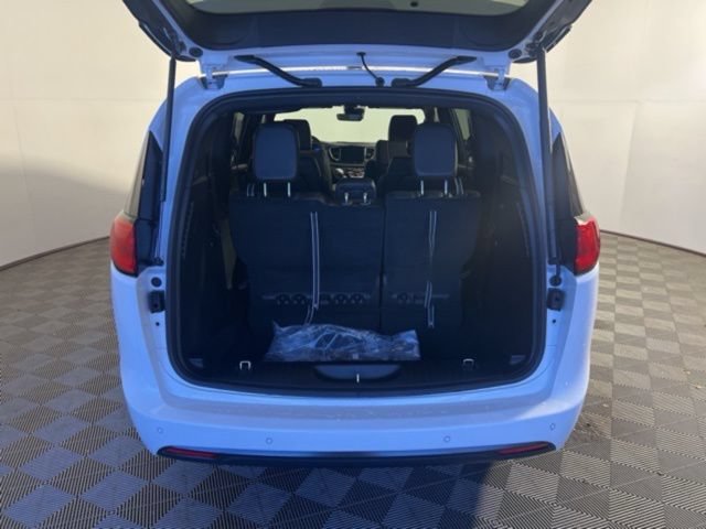 New 2026 Chrysler Voyager LX FWD image 19