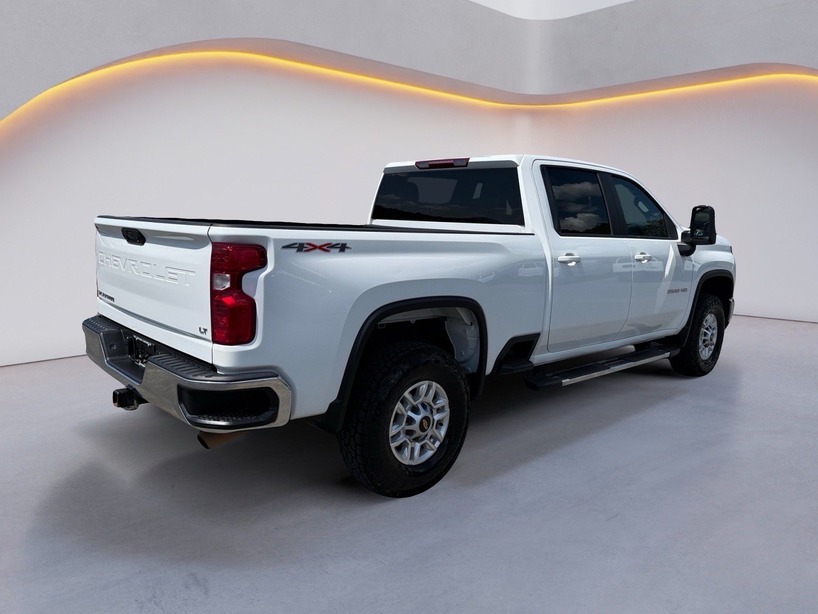 Used 2025 Chevrolet Silverado 2500 LT w/ Convenience Package AWD/4WD image 3