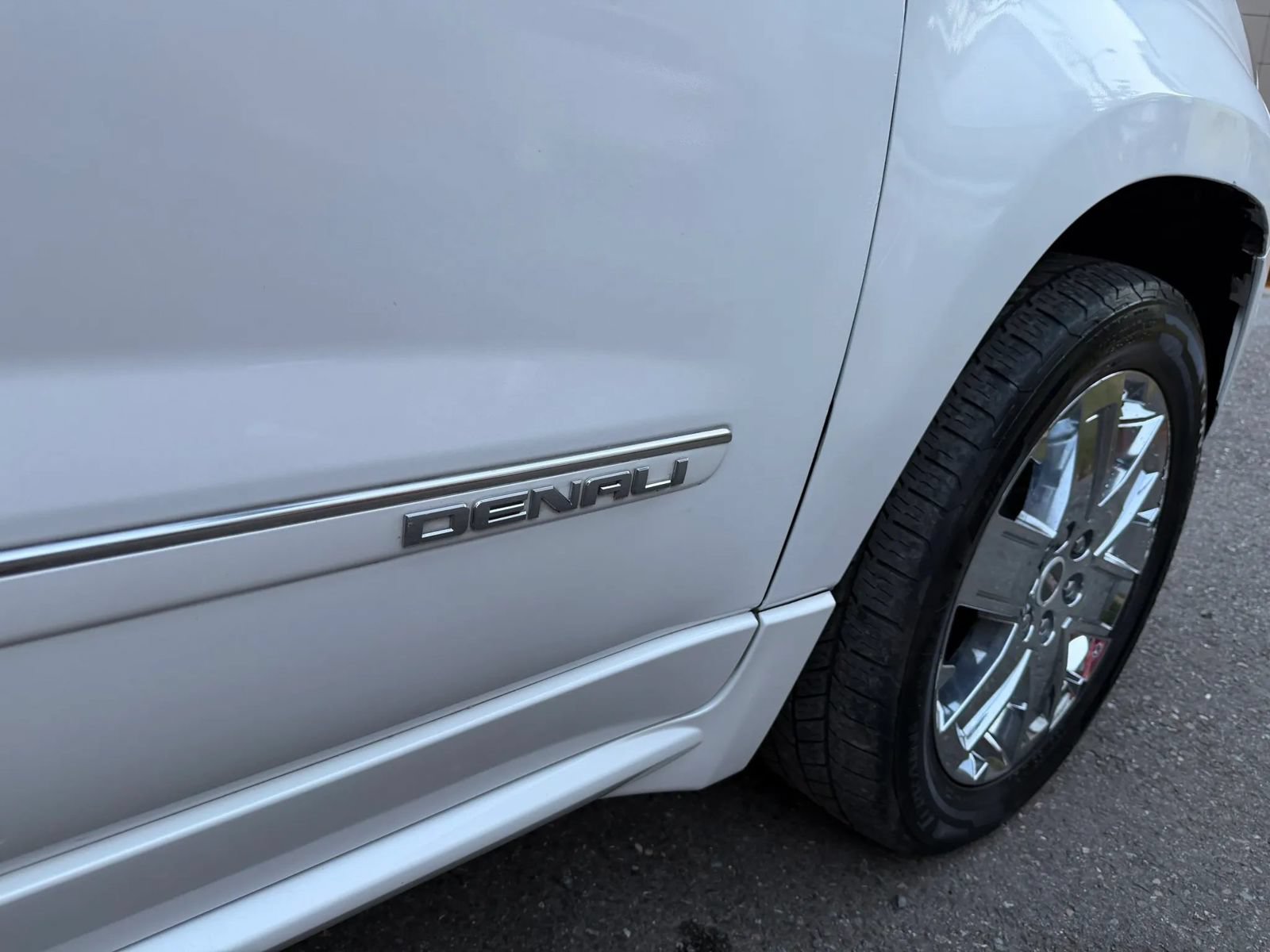 Used 2016 GMC Acadia Denali FWD image 18