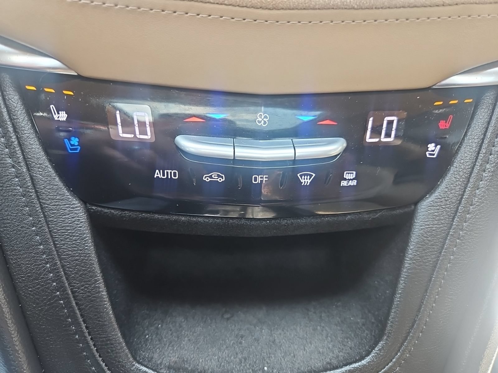 Used 2018 Cadillac XT5 Platinum w/ Driver Assist Package AWD/4WD image 26