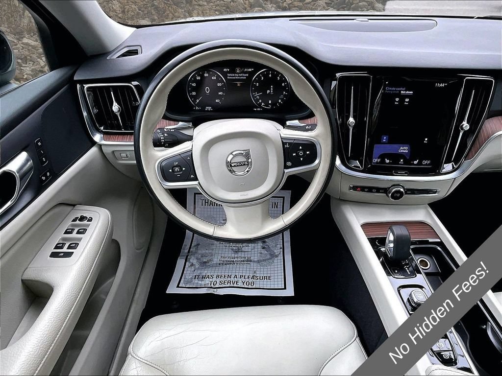 Used 2022 Volvo S60 B5 Momentum w/ Climate Package FWD image 5