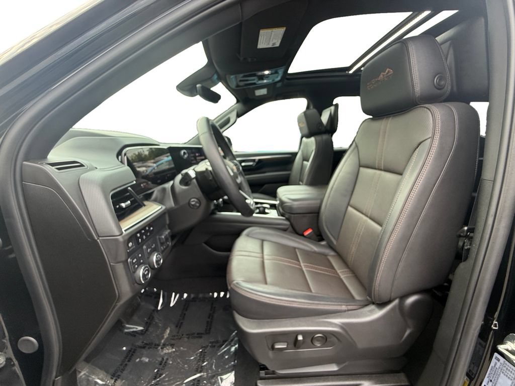 Used 2025 Chevrolet Tahoe High Country AWD/4WD image 9