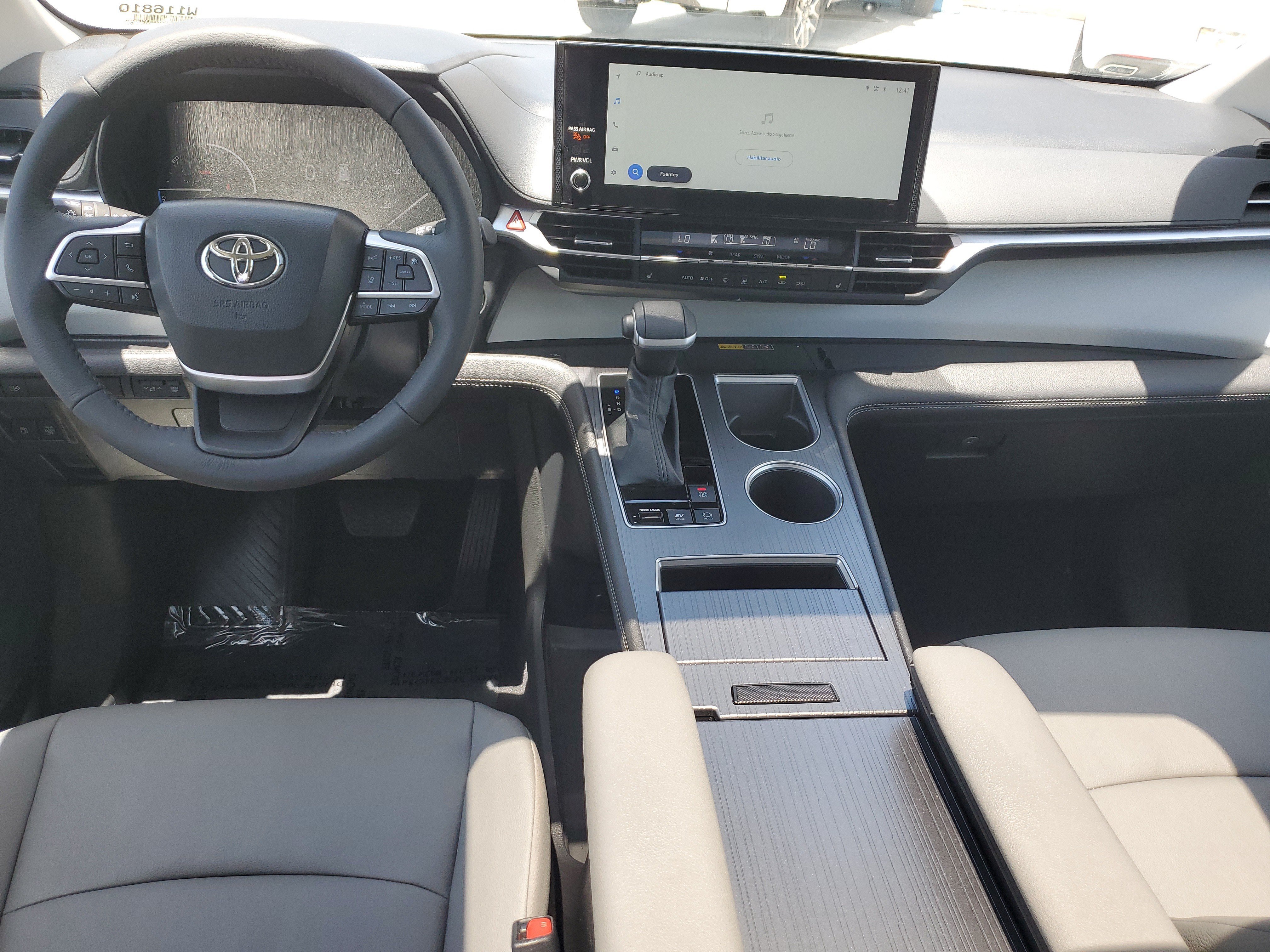 Certified 2025 Toyota Sienna XLE FWD image 16