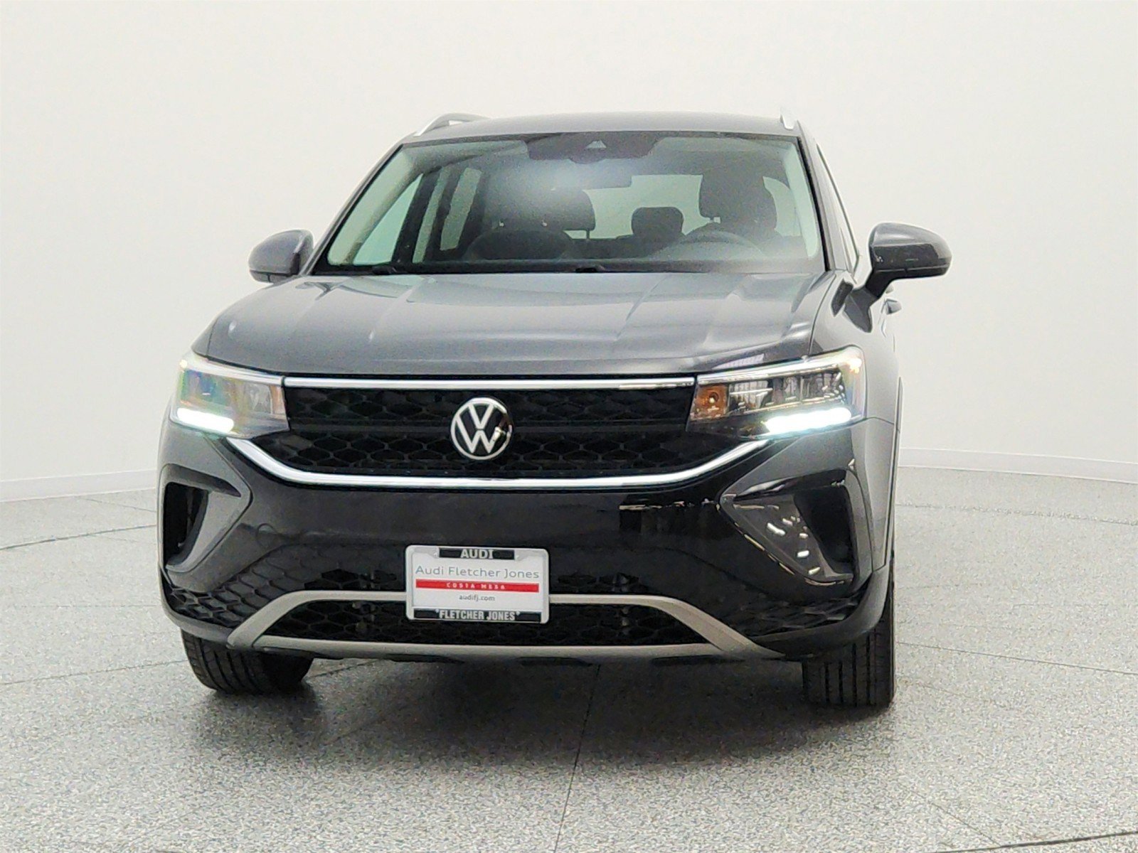 Used 2022 Volkswagen Taos SE FWD image 2