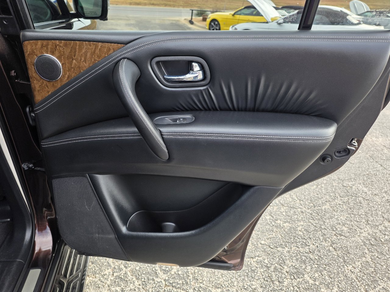 Used 2017 INFINITI QX80 4WD w/ Driver Assistance Package image 15