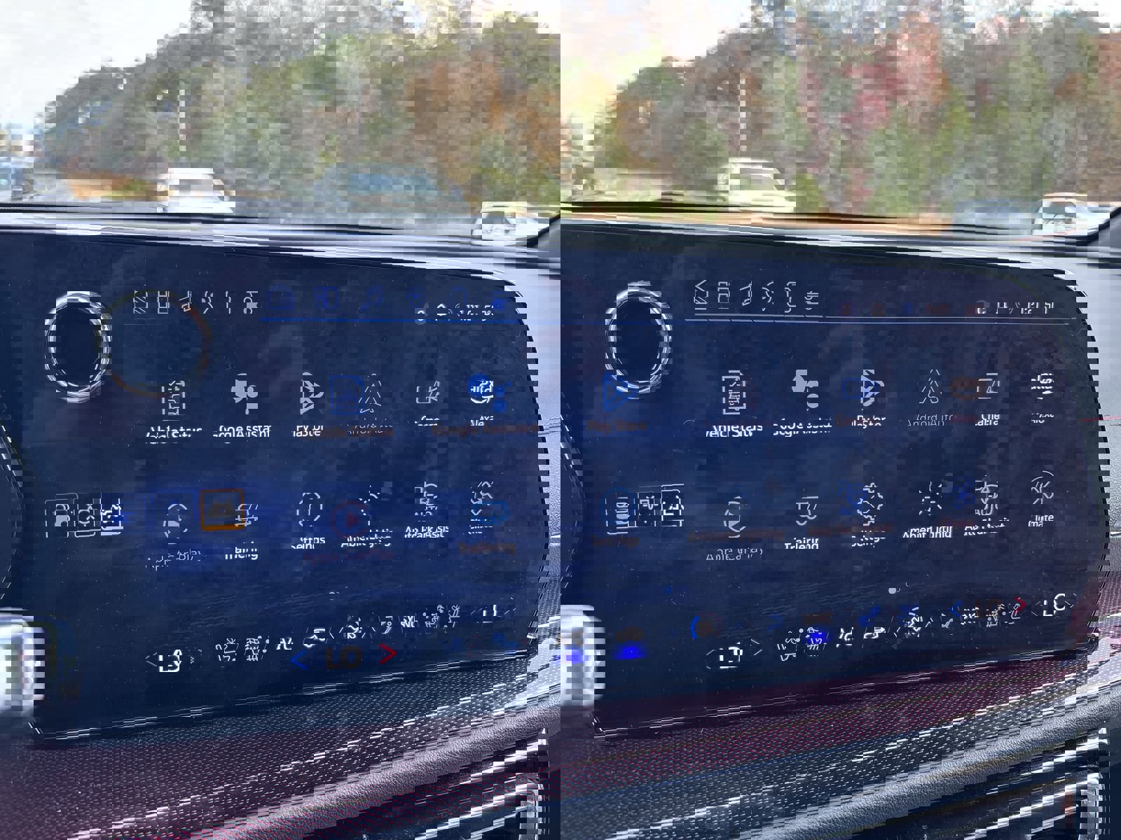 Used 2024 Chevrolet Traverse RS image 19