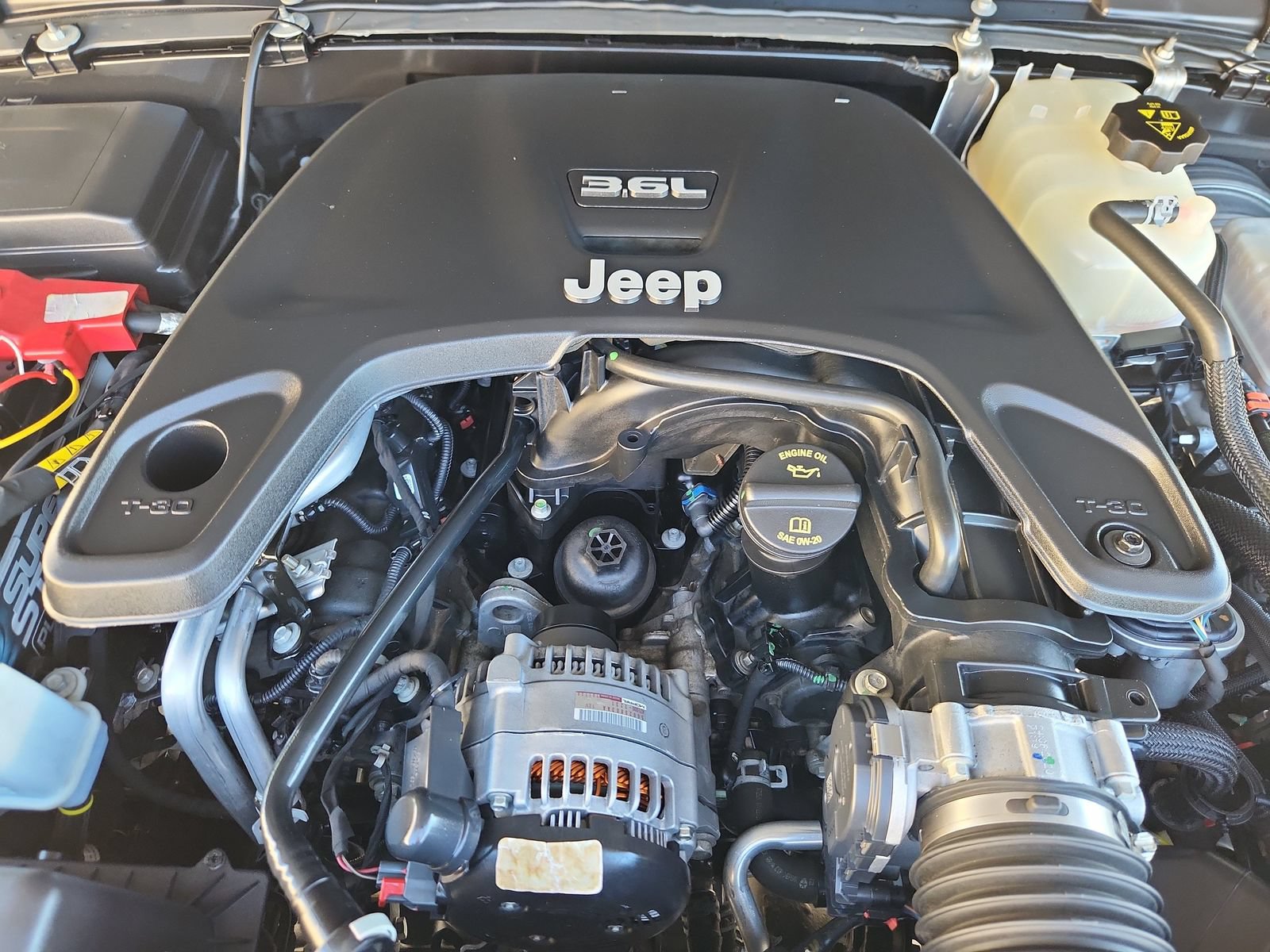 Used 2021 Jeep Wrangler Unlimited Rubicon w/ Cold Weather Group AWD/4WD image 17