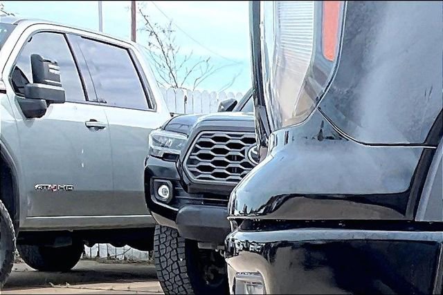 Used 2016 GMC Sierra 1500 SLT w/ All Terrain X Package AWD/4WD image 10