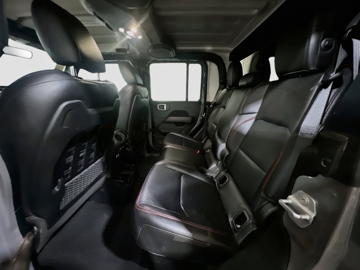 Used 2023 Jeep Gladiator Rubicon w/ LED Lighting Group AWD/4WD image 17