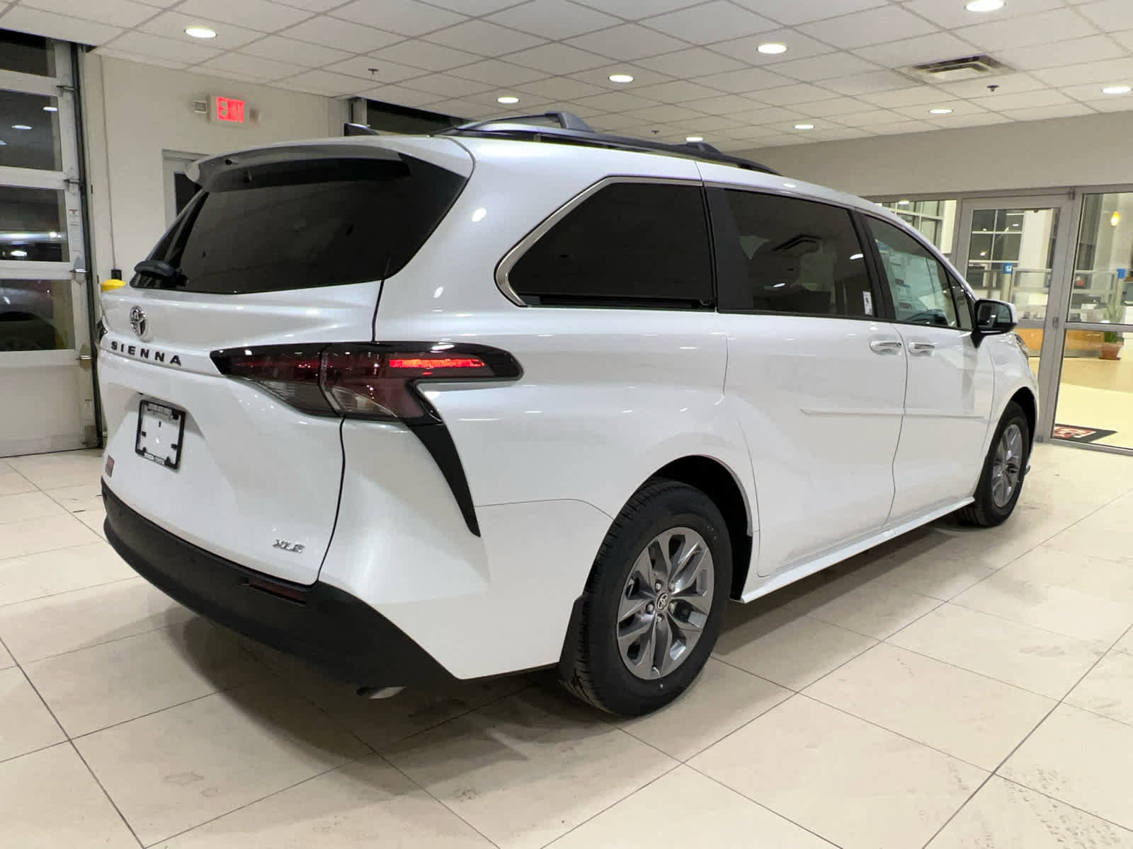 New 2026 Toyota Sienna XLE image 7