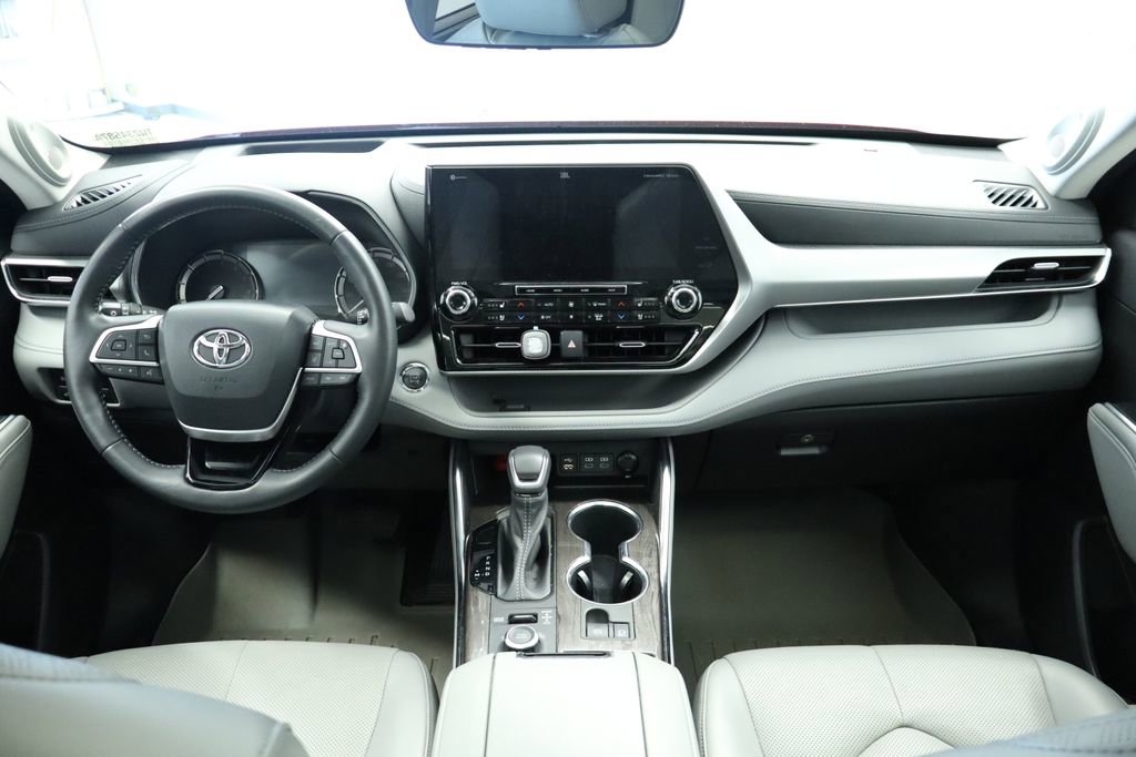Used 2022 Toyota Highlander Platinum AWD/4WD image 28