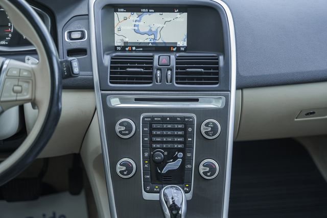 Used 2015 Volvo XC60 T6 w/ Proximity Package image 27