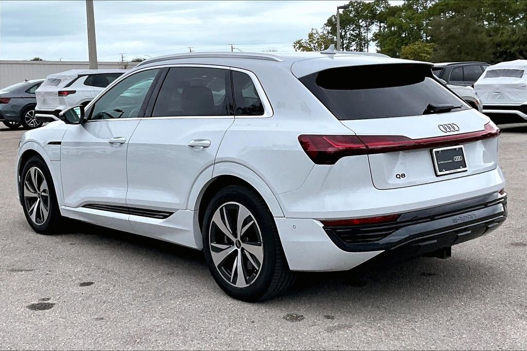 Certified 2024 Audi Q8 e-tron Premium Plus image 7