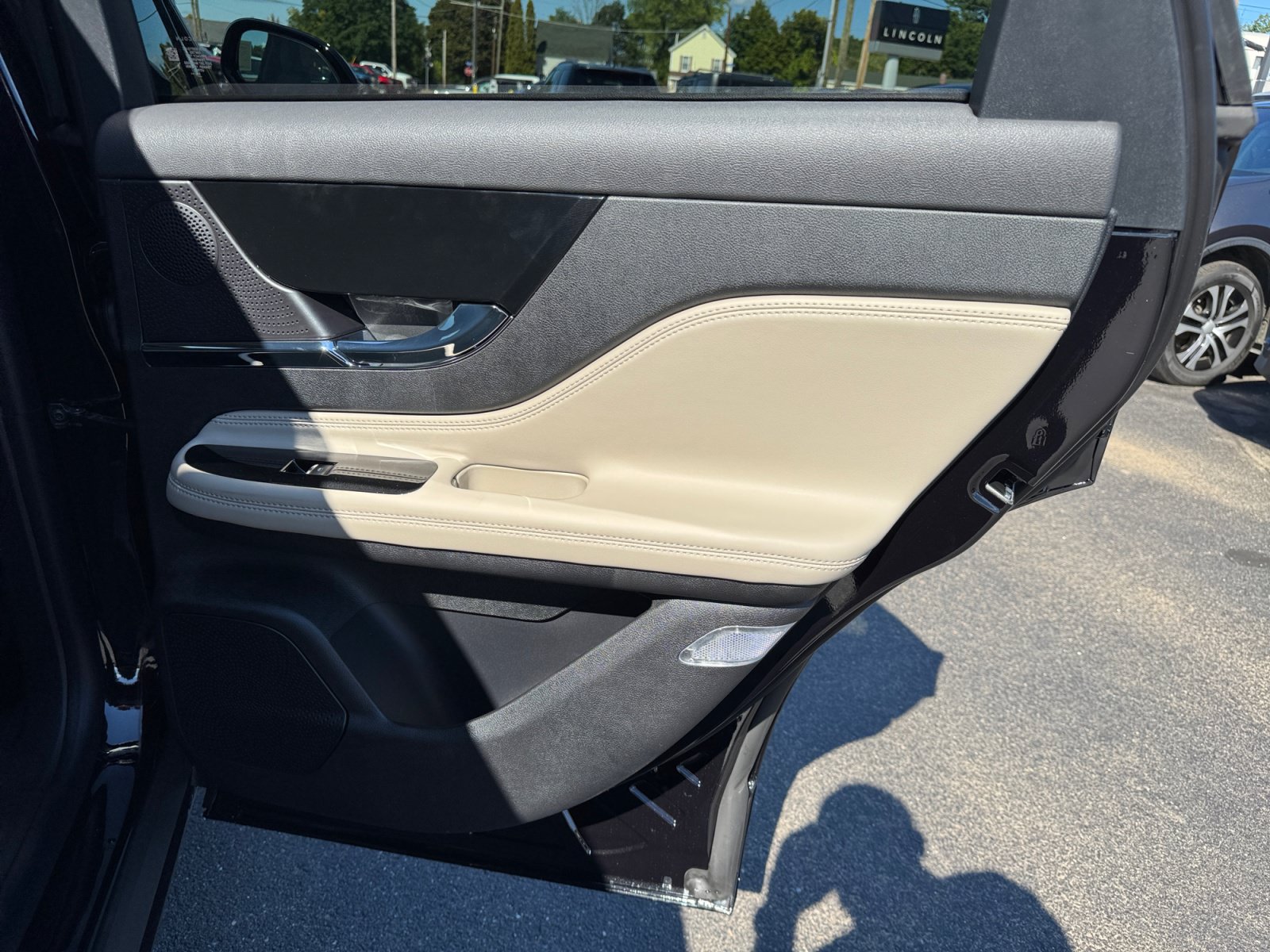 New 2026 Lincoln Corsair Reserve w/ Jet Appearance Package AWD/4WD image 27