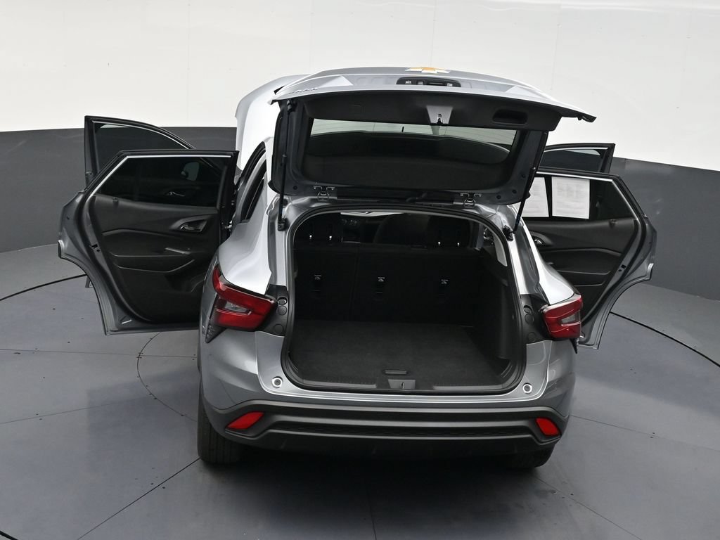 Used 2025 Chevrolet Trax LS FWD image 32
