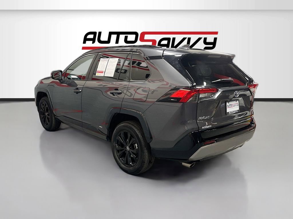 Used 2024 Toyota RAV4 SE w/ Convenience Package image 5