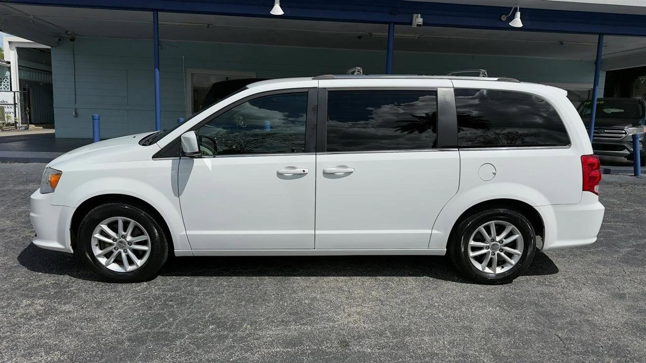 Used 2019 Dodge Grand Caravan SXT FWD image 2