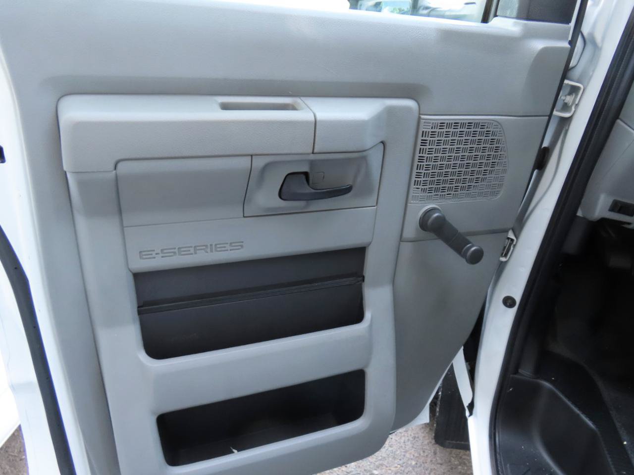 Used 2014 Ford E-150 and Econoline 150 RWD image 13