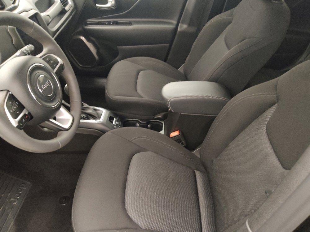 Used 2023 Jeep Renegade Latitude AWD/4WD image 17