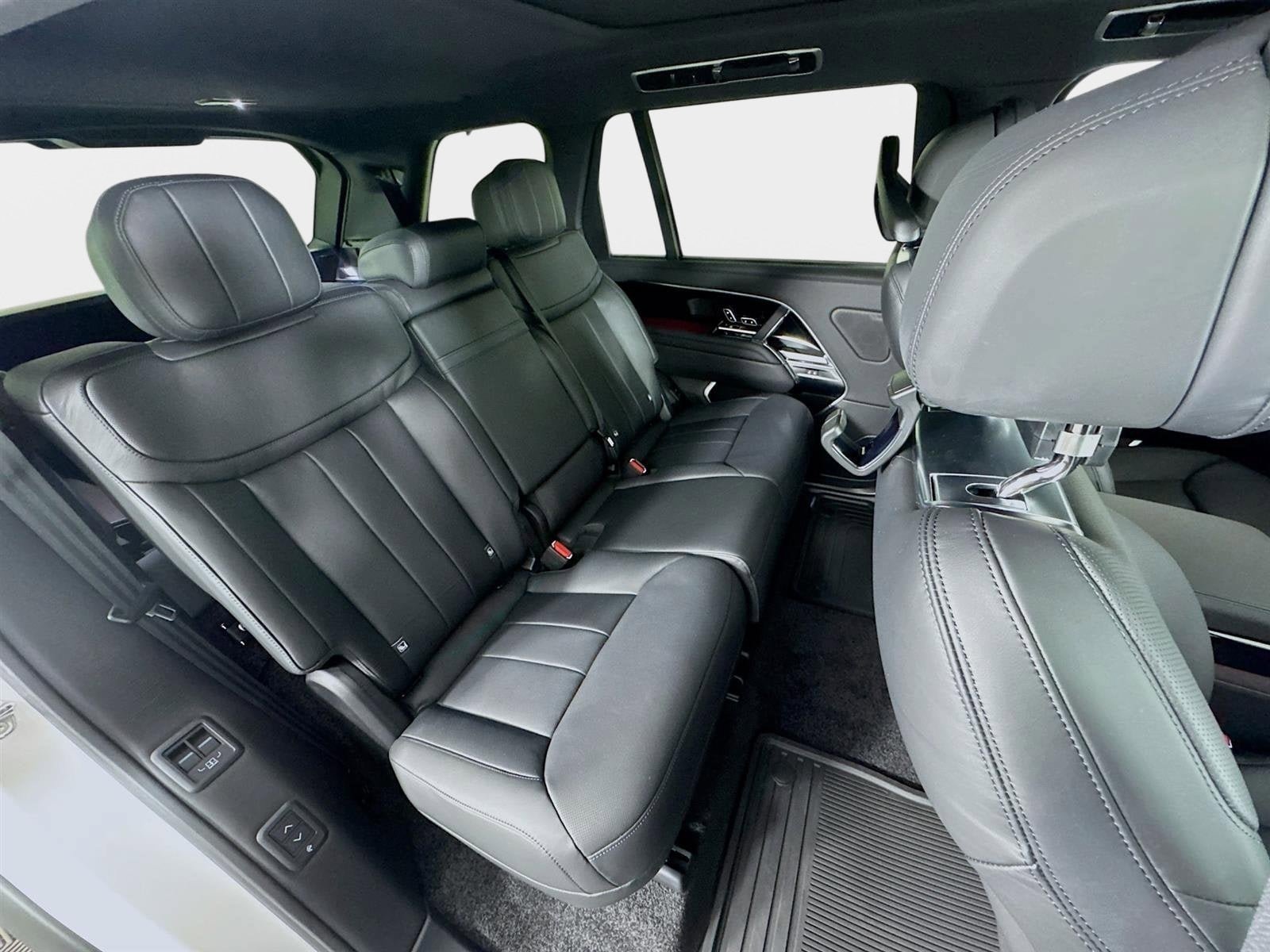 New 2026 Land Rover Range Rover Long Wheelbase SE AWD/4WD image 29