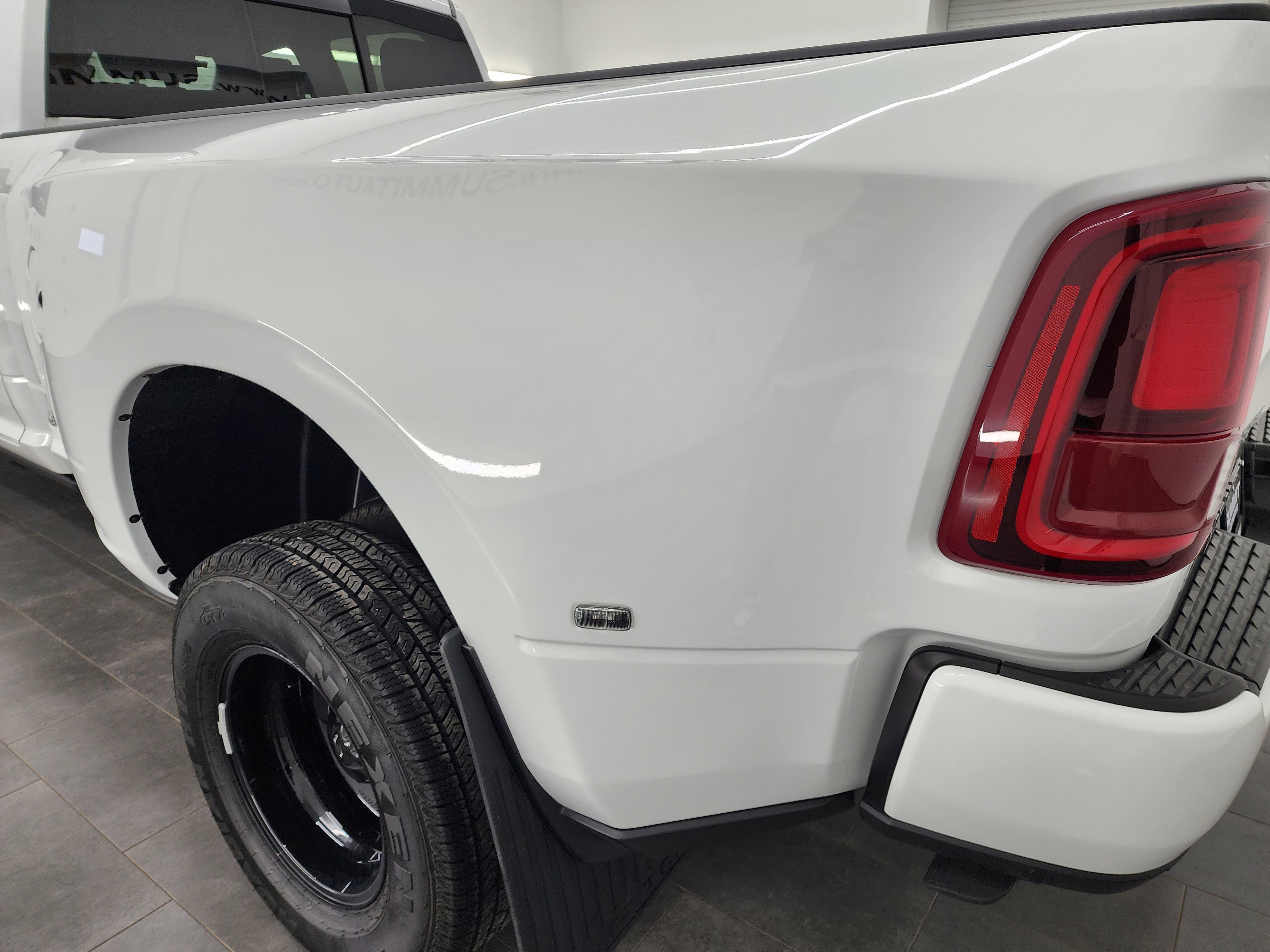 Used 2025 RAM 3500 Laramie image 33