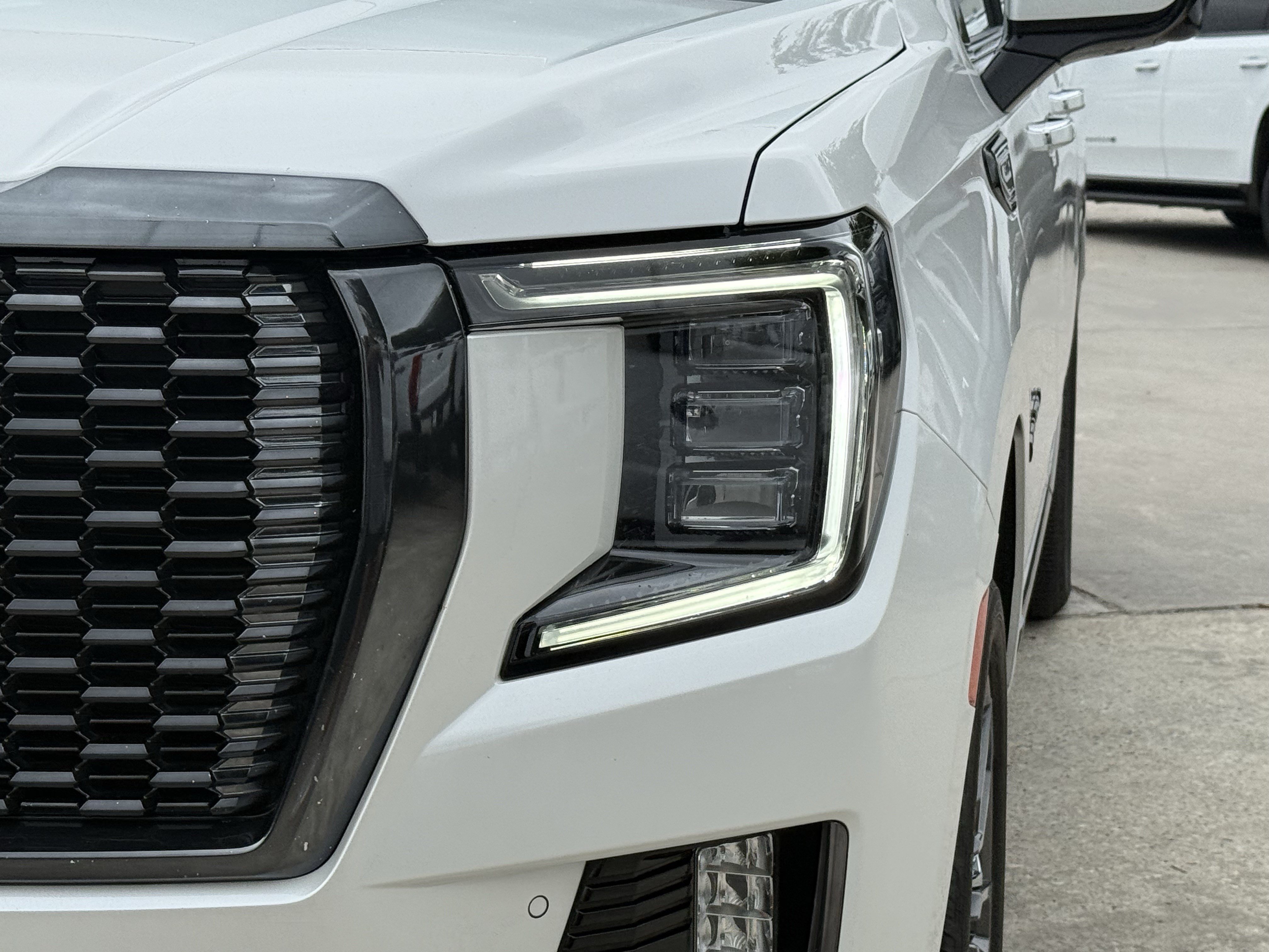 Used 2023 GMC Yukon XL Denali Ultimate AWD/4WD image 11