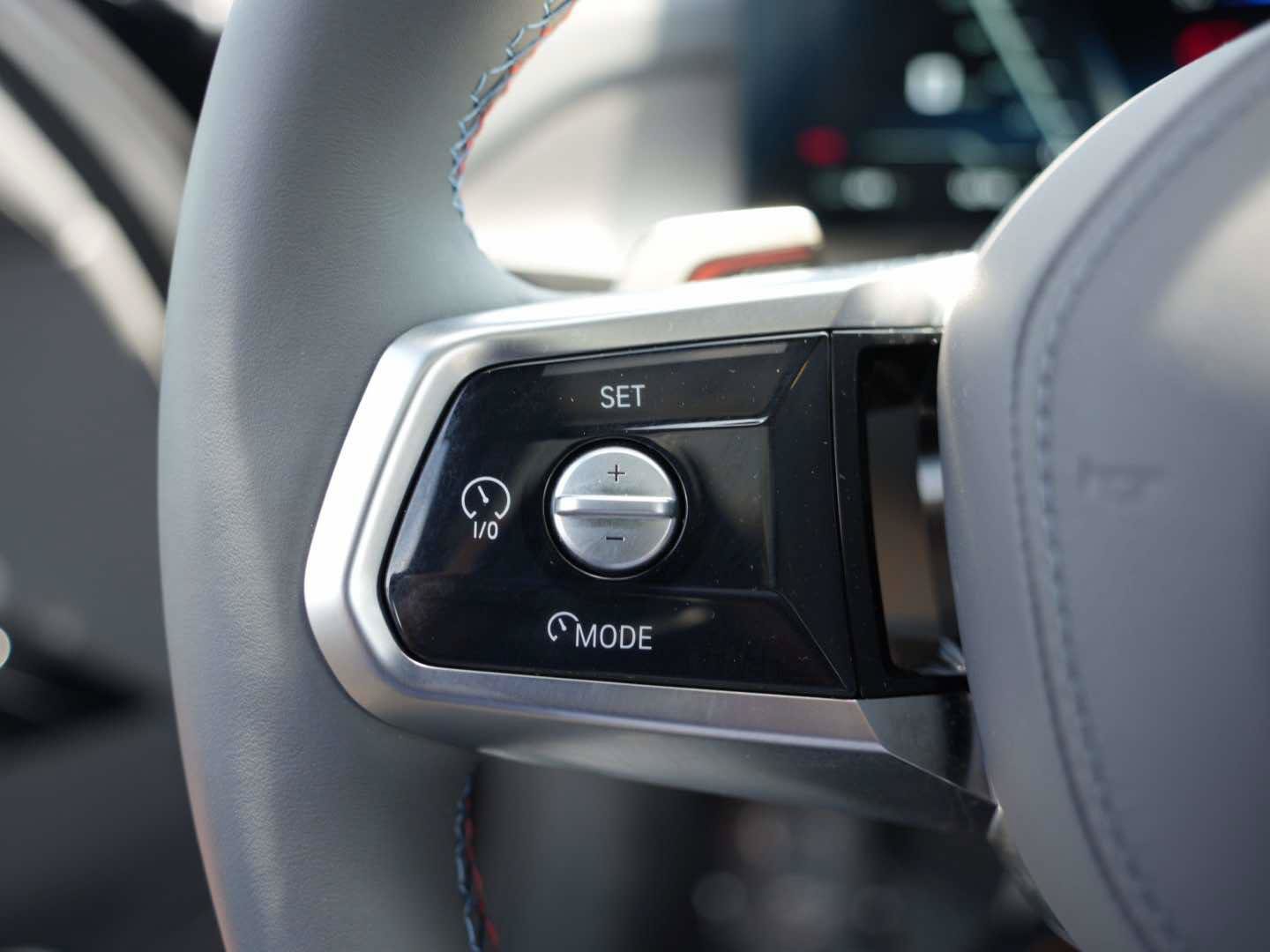Used 2025 BMW i7 M70 AWD/4WD image 13