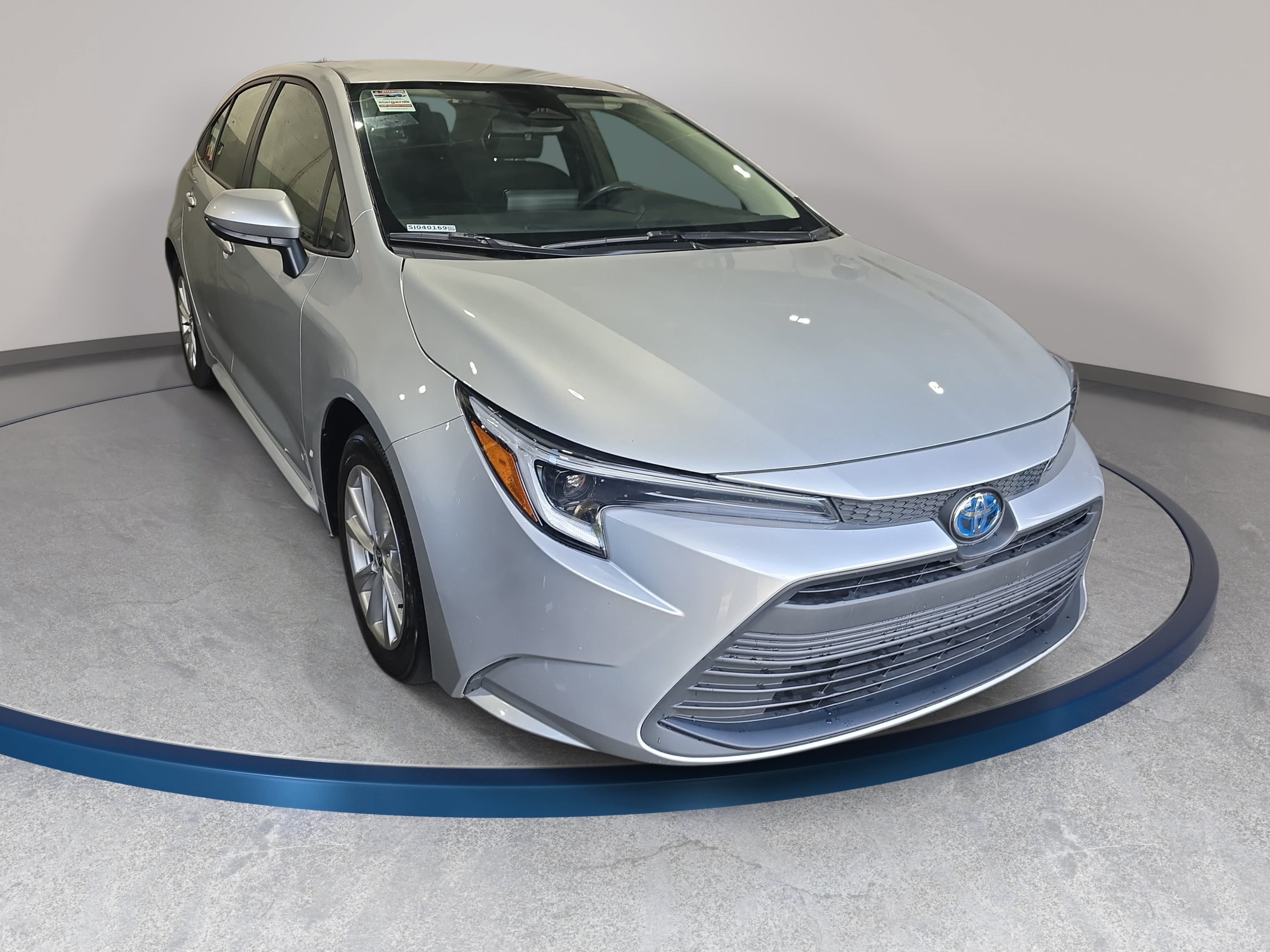 Used 2025 Toyota Corolla LE w/ LE Premium Package FWD image 3