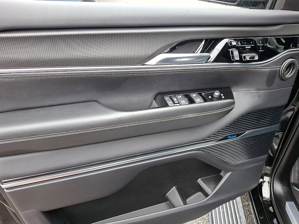 Used 2024 Jeep Grand Wagoneer Series II Obsidian w/ Quick Order Packagew 28T AWD/4WD image 10