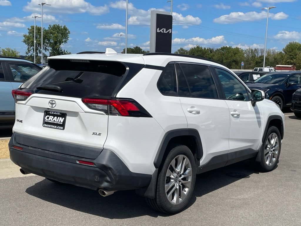 Used 2020 Toyota RAV4 XLE Premium FWD image 7