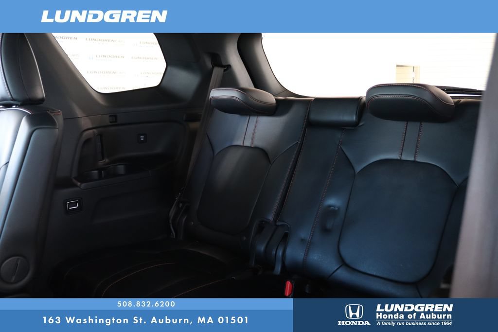 Used 2025 Honda Pilot TrailSport image 36