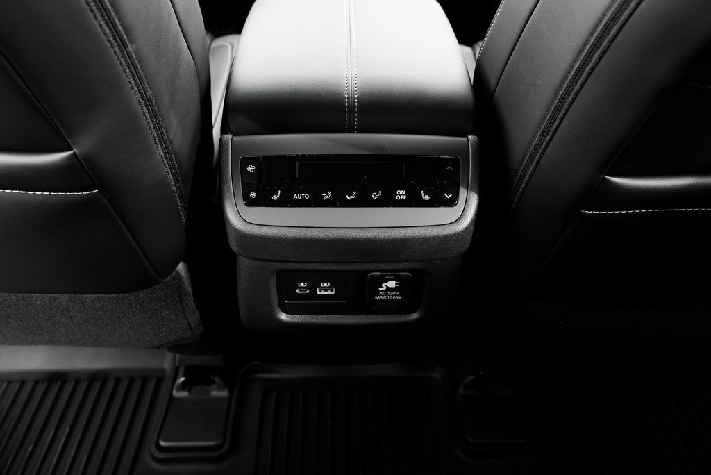 New 2025 Nissan Pathfinder Platinum image 12