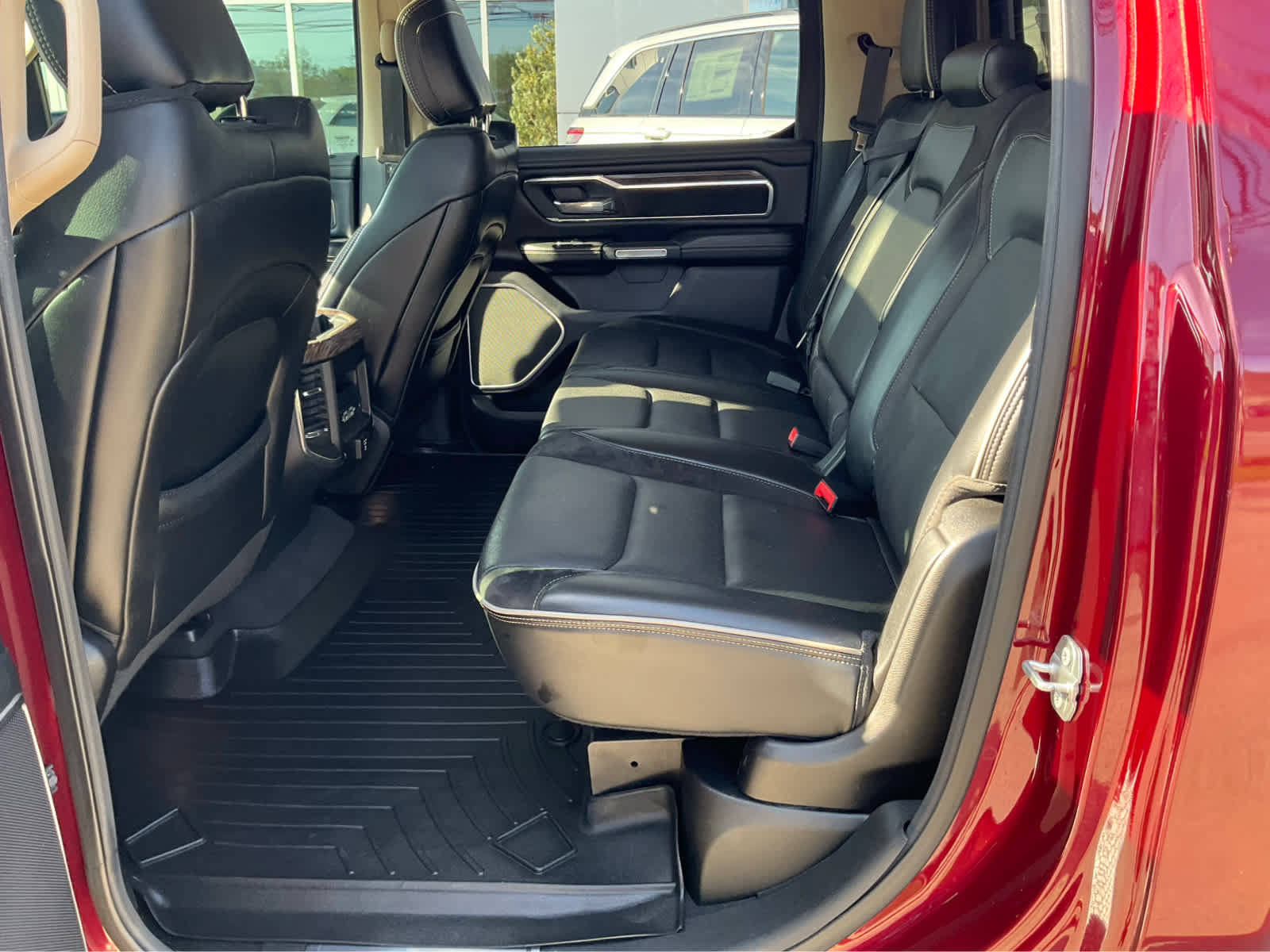 Used 2019 RAM 1500 Laramie AWD/4WD image 21