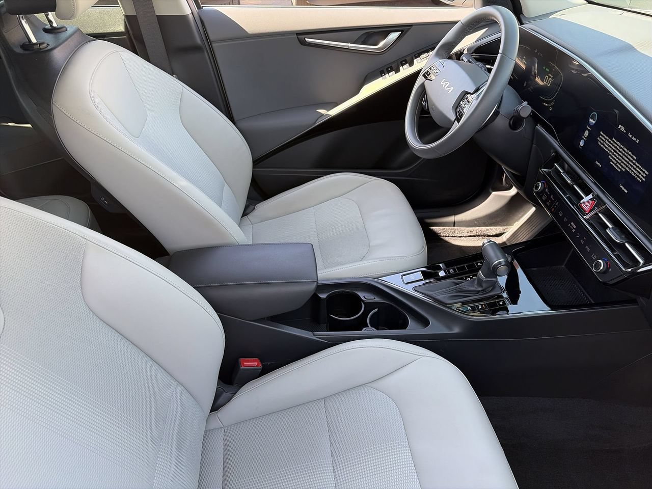 Certified 2024 Kia Niro EX FWD image 11
