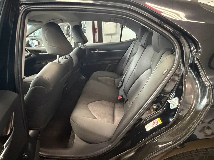 Used 2018 Toyota Camry LE FWD image 14