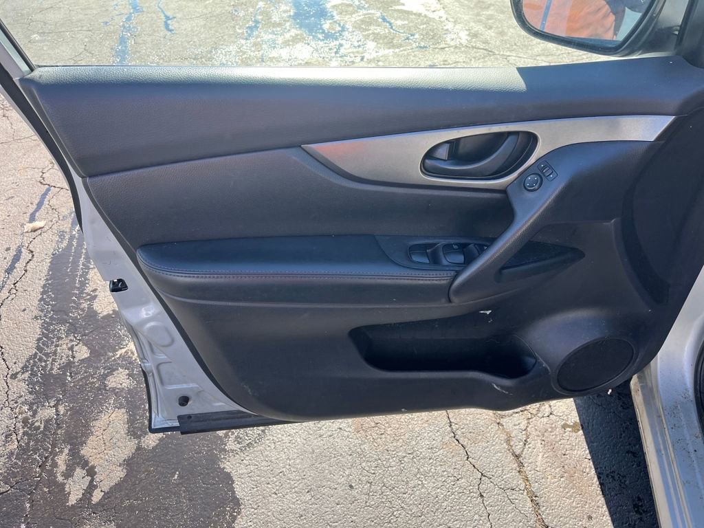 Used 2019 Nissan Rogue Sport S image 17