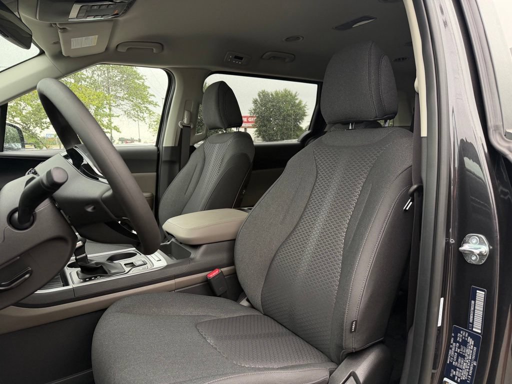 New 2026 Kia Carnival LX FWD image 11