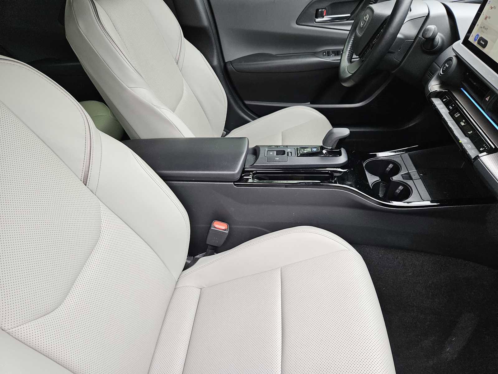 Used 2024 Toyota Prius XLE image 14