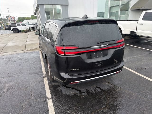 Used 2024 Chrysler Pacifica Touring-L FWD image 7