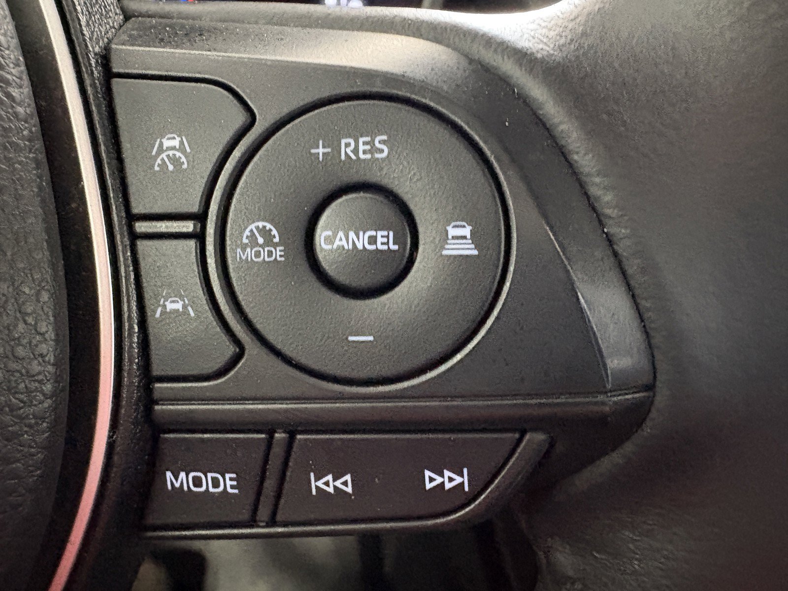 Used 2024 Toyota Corolla Cross XLE AWD/4WD image 17