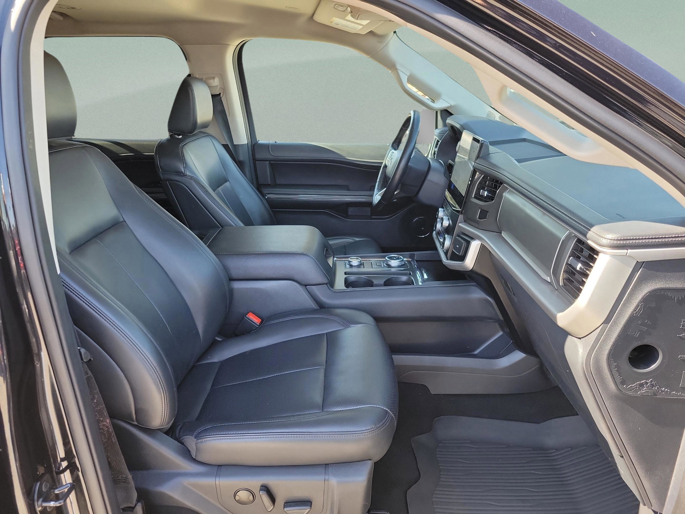 Used 2024 Ford Expedition XLT image 32
