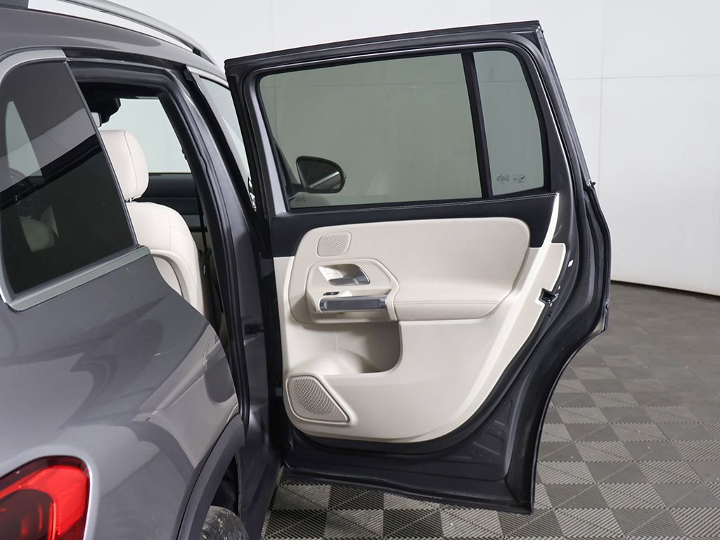Used 2024 Mercedes-Benz GLB 250 4MATIC w/ Driver Assistance Package image 23