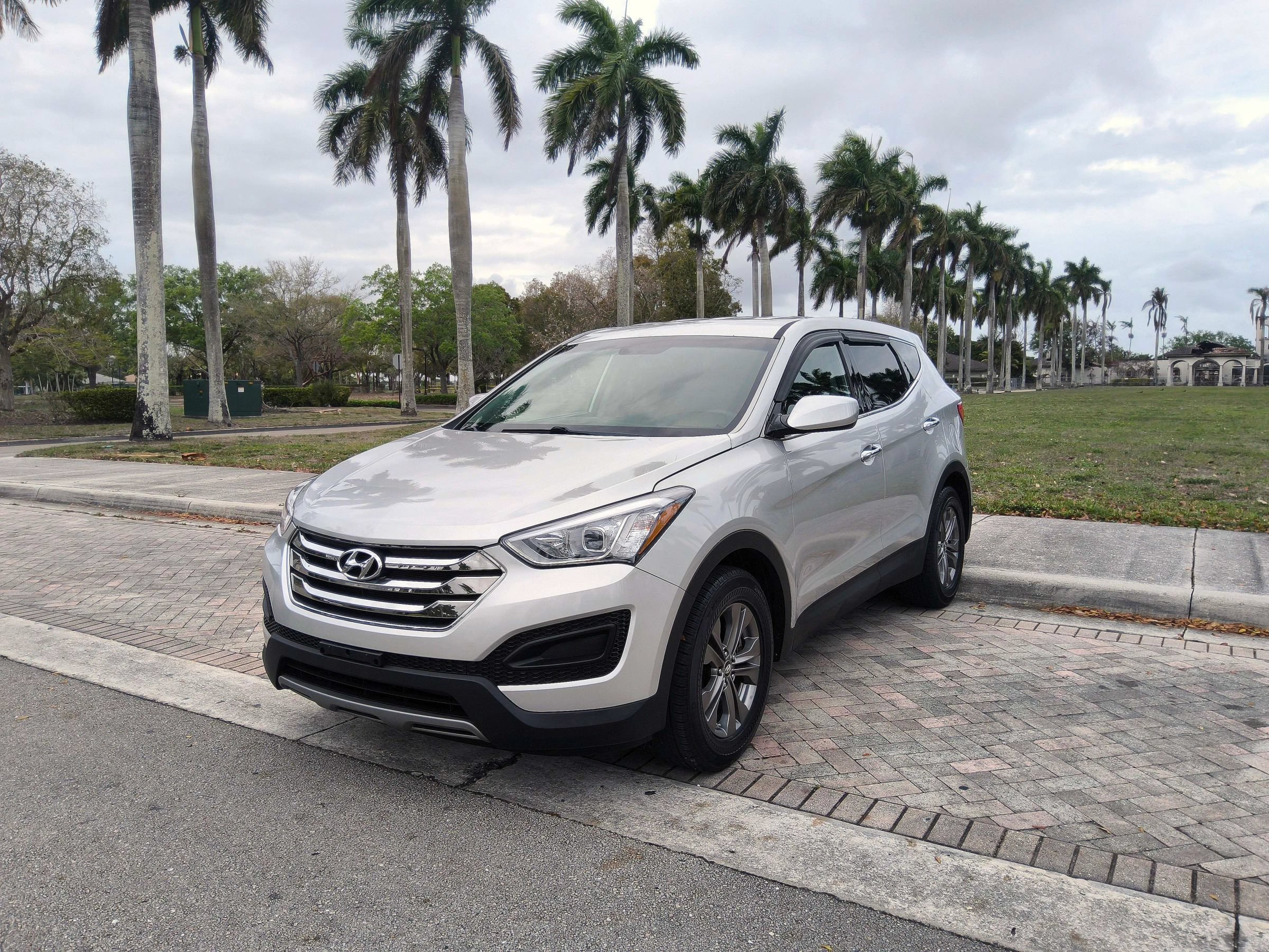 Used 2013 Hyundai Santa Fe Sport FWD image 2
