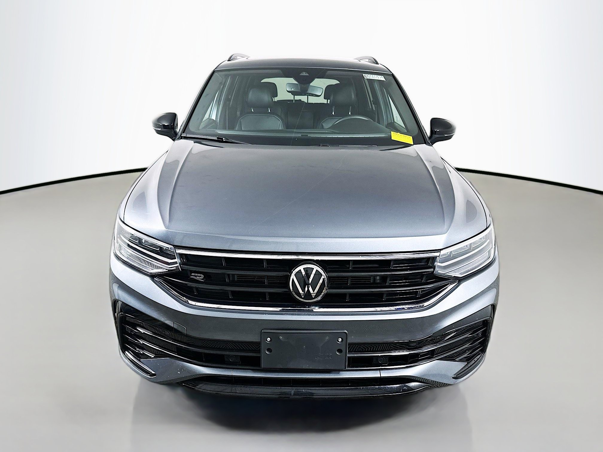Used 2022 Volkswagen Tiguan SE R-Line AWD/4WD image 2