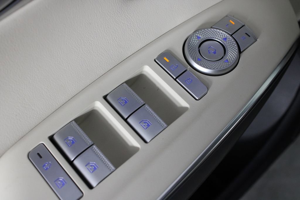 Used 2026 Genesis GV70 2.5T Select image 23