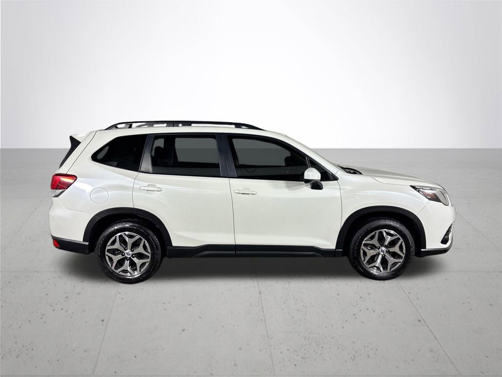 Used 2022 Subaru Forester Premium image 5