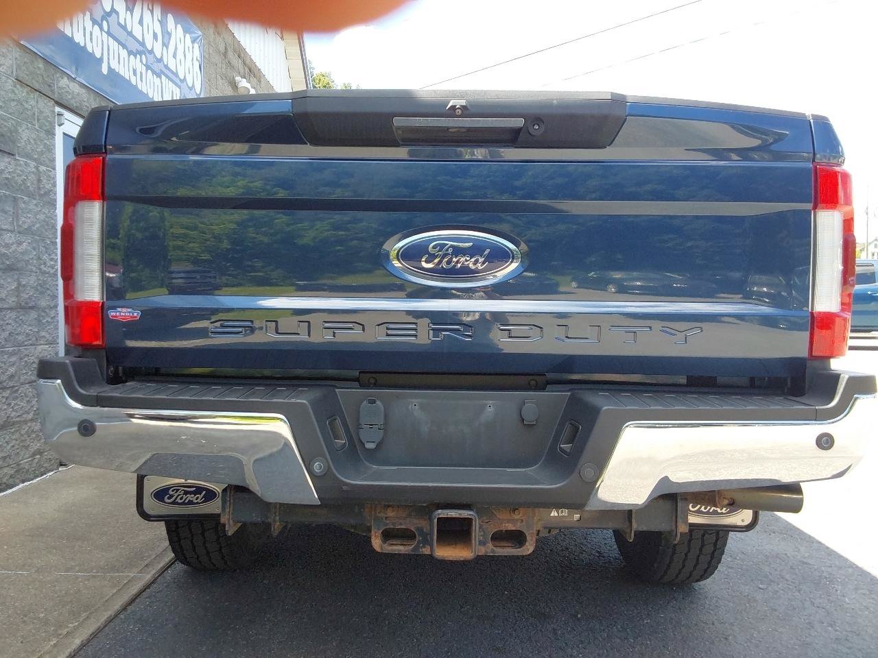 Used 2017 Ford F350 Lariat w/ Lariat Ultimate Package AWD/4WD image 4