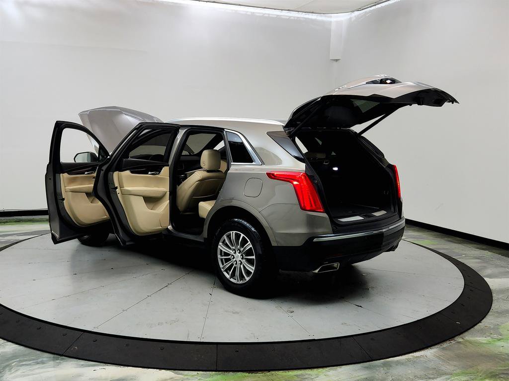 Used 2017 Cadillac XT5 Luxury w/ Driver Awareness Package FWD image 11