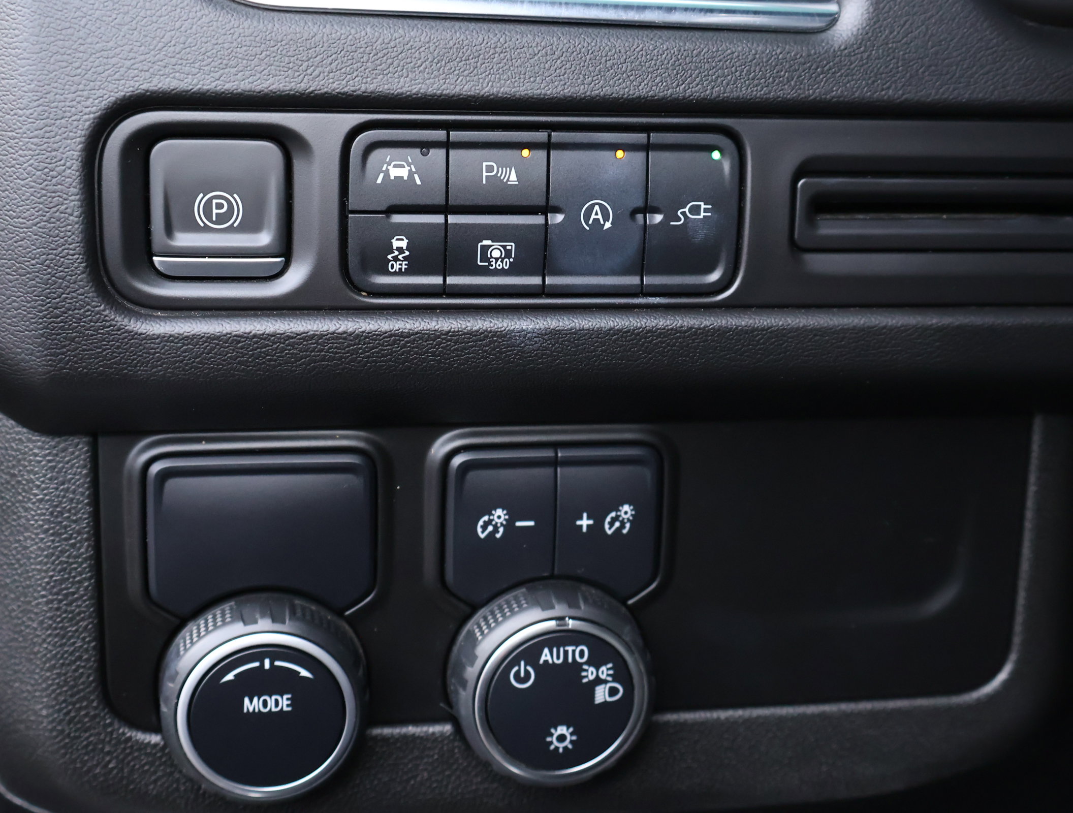 Used 2022 Chevrolet Tahoe LT w/ Luxury Package image 13